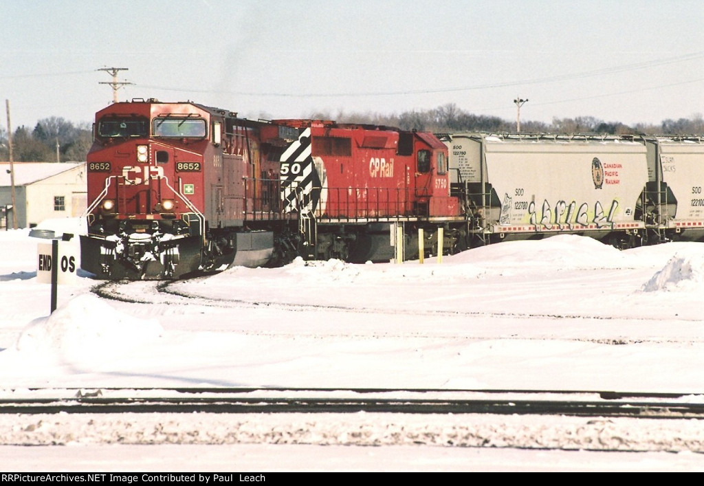 Eastbound grain train comes around the loop track